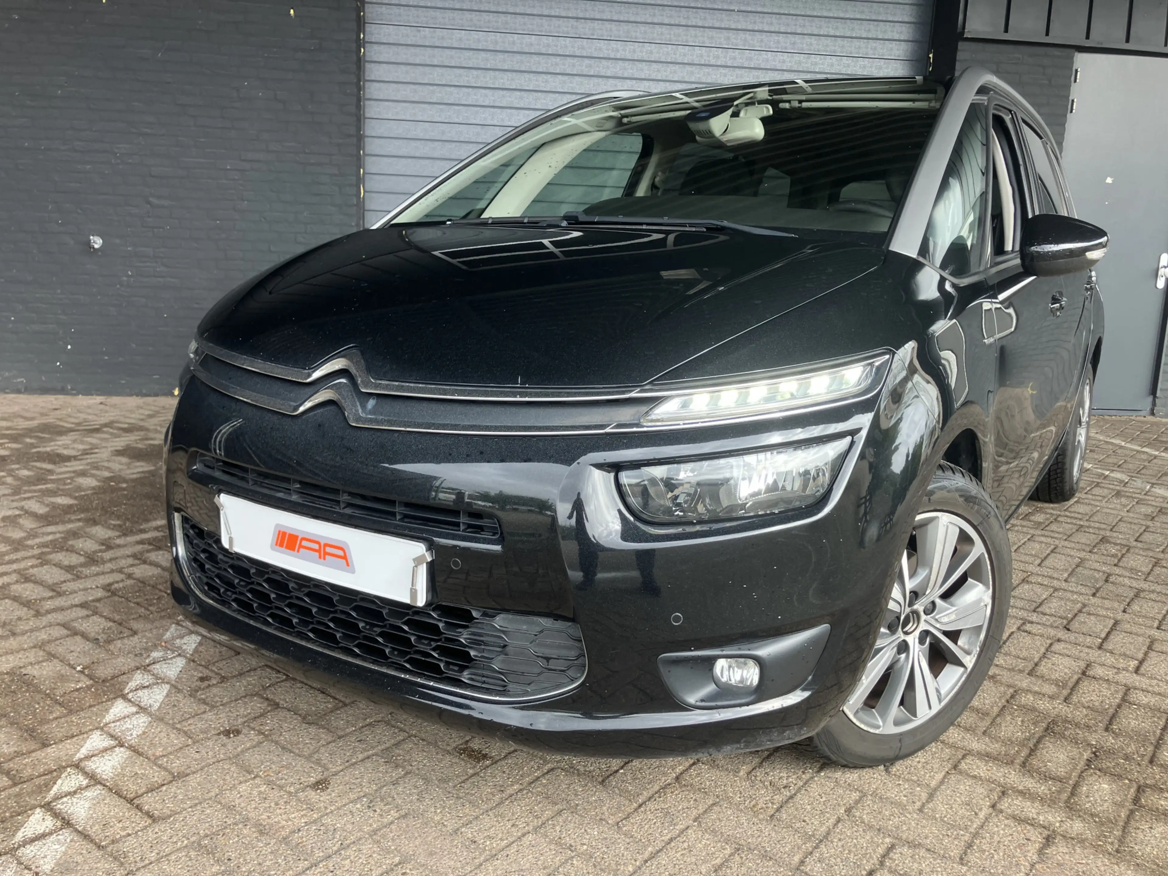Citroen Grand C4 Picasso 1.6 BlueHDi Shine — photo 3