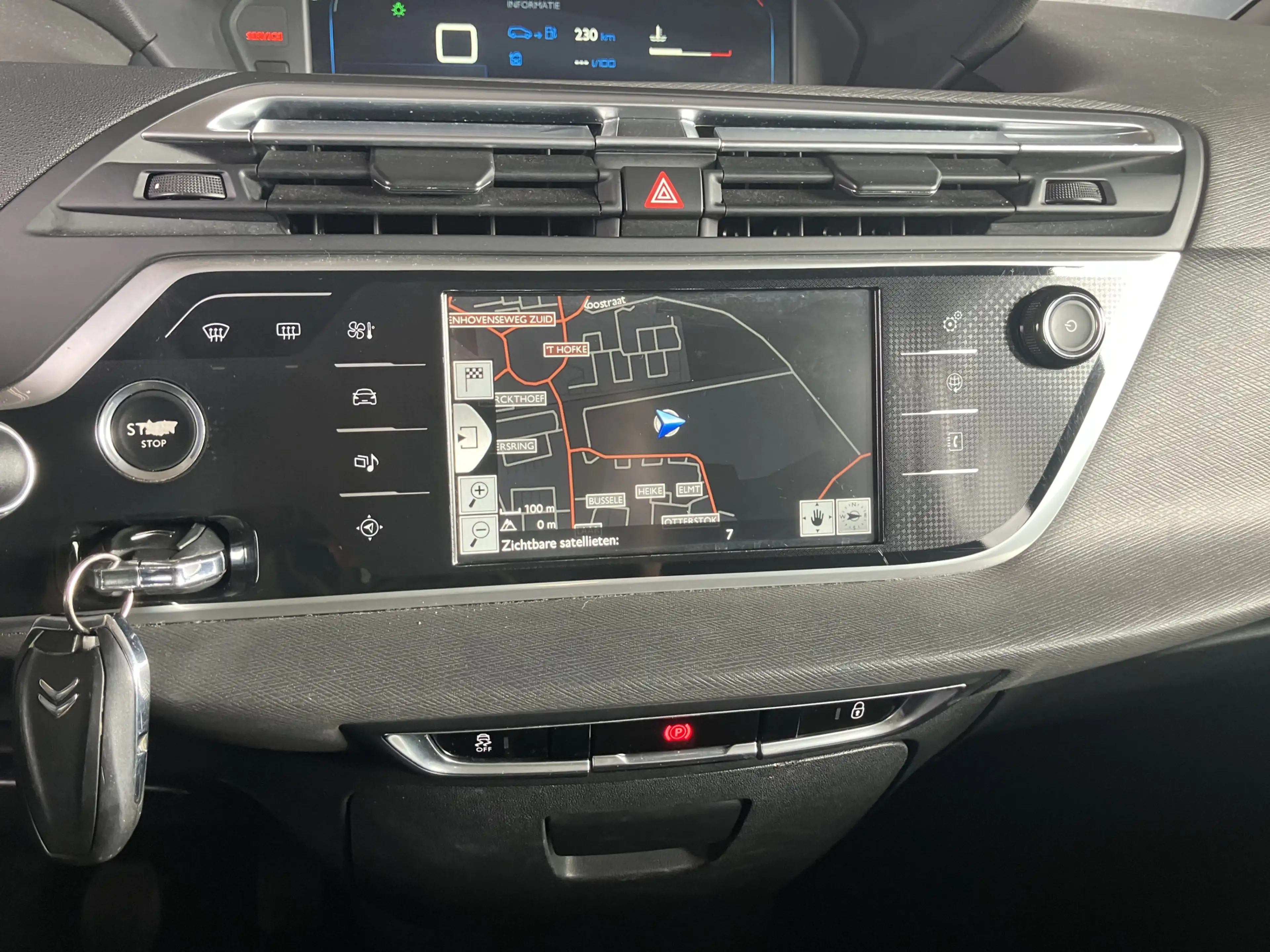 Citroen Grand C4 Picasso 1.6 BlueHDi Shine — photo 10
