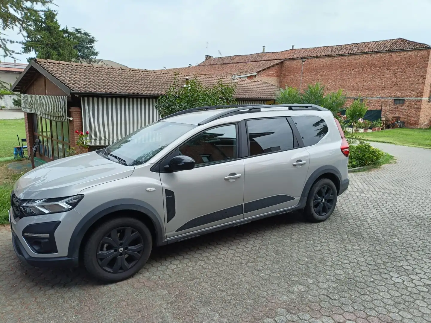 Dacia Jogger Jogger 1.0 tce Extreme UP Gpl 100cv 7 porte Argento - 1