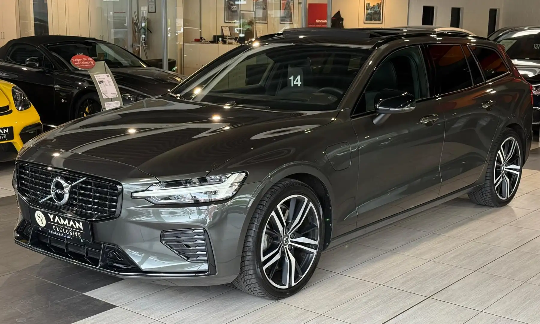 Volvo V60 Kombi R Design Recharge Plug-In Hybrid AWD Gris - 1