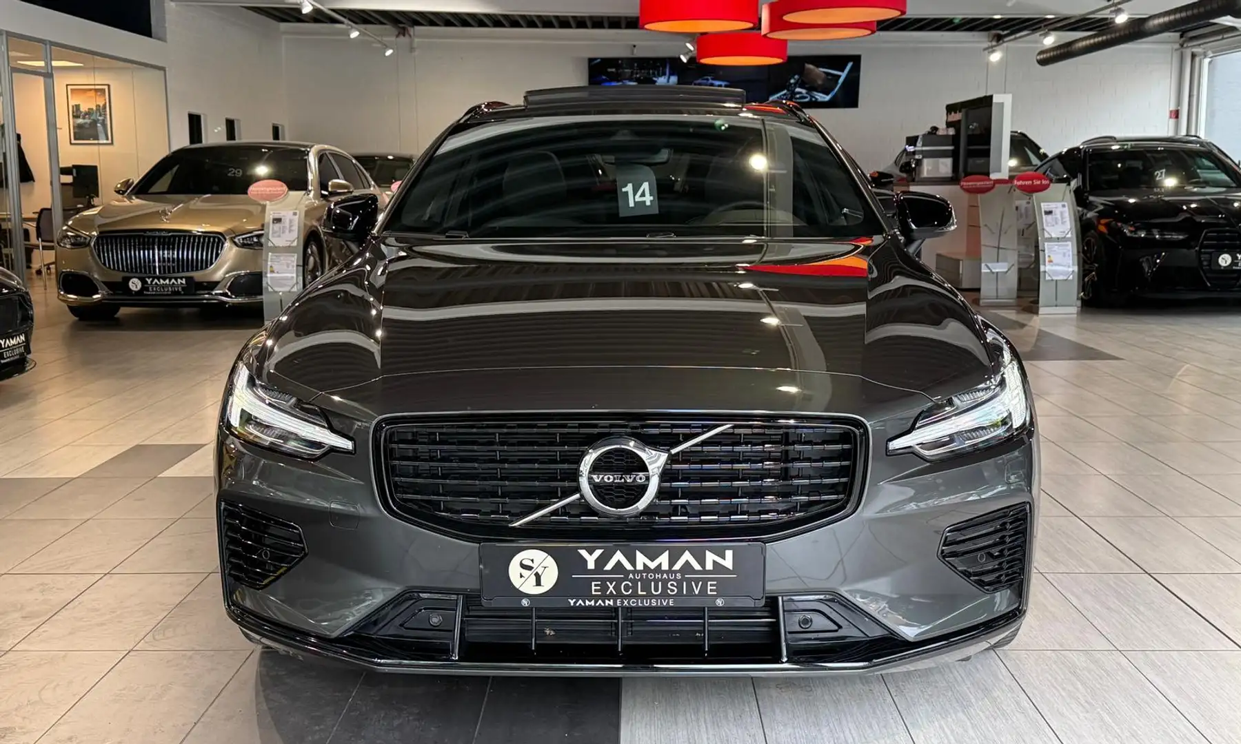 Volvo V60 Kombi R Design Recharge Plug-In Hybrid AWD Gris - 2