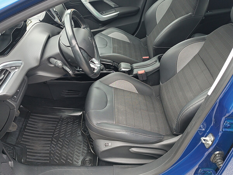 Peugeot 2008 PureTech 110 S&S Allure 6-Gang-Manuell — photo 11