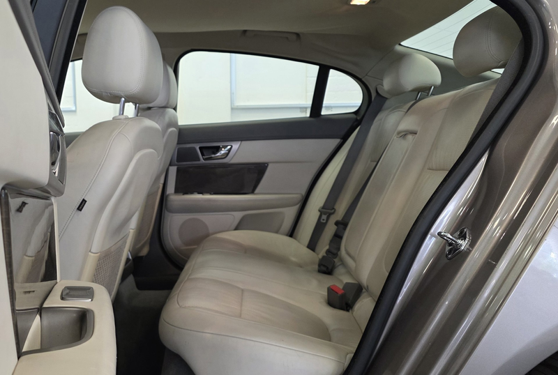 Jaguar XF 3.0 V6 Premium Luxury 3e Eigenaar Xenon Winterpakk — photo 11