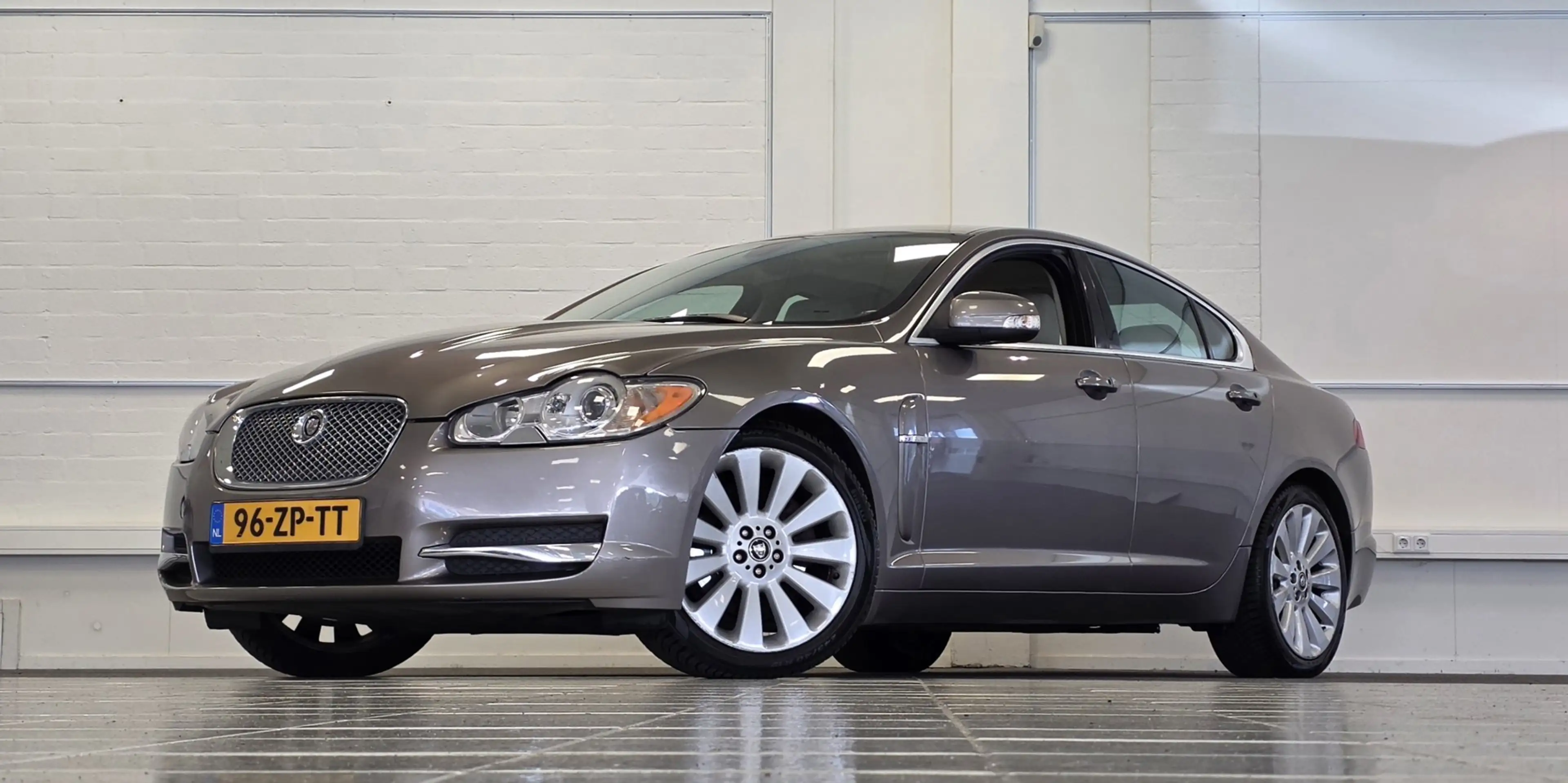 Jaguar XF 3.0 V6 Premium Luxury 3e Eigenaar Xenon Winterpakk