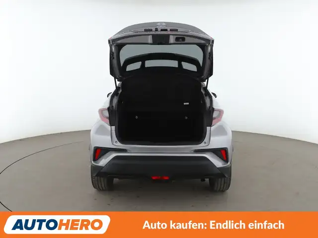 Toyota C-HR view 16