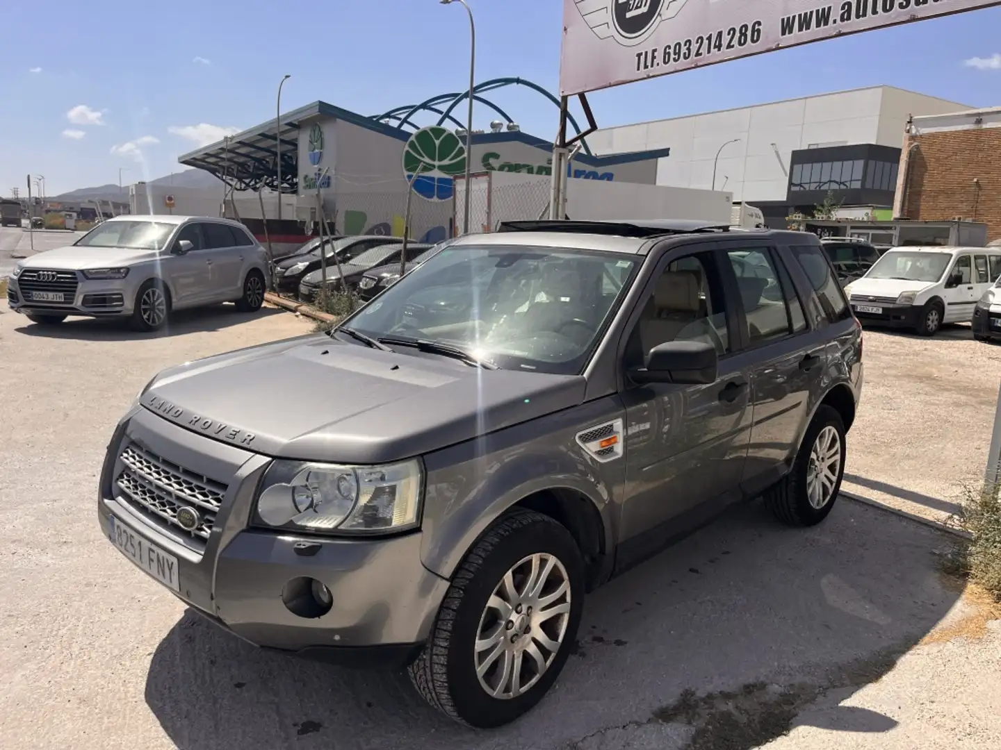Land Rover Freelander 2.2Td4 HSE CommandShift Gris - 1