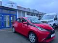 Toyota AYGO x-play*Tempo*eFH*Klima*nur 23tkm*Garantie* Червоний - thumbnail 2