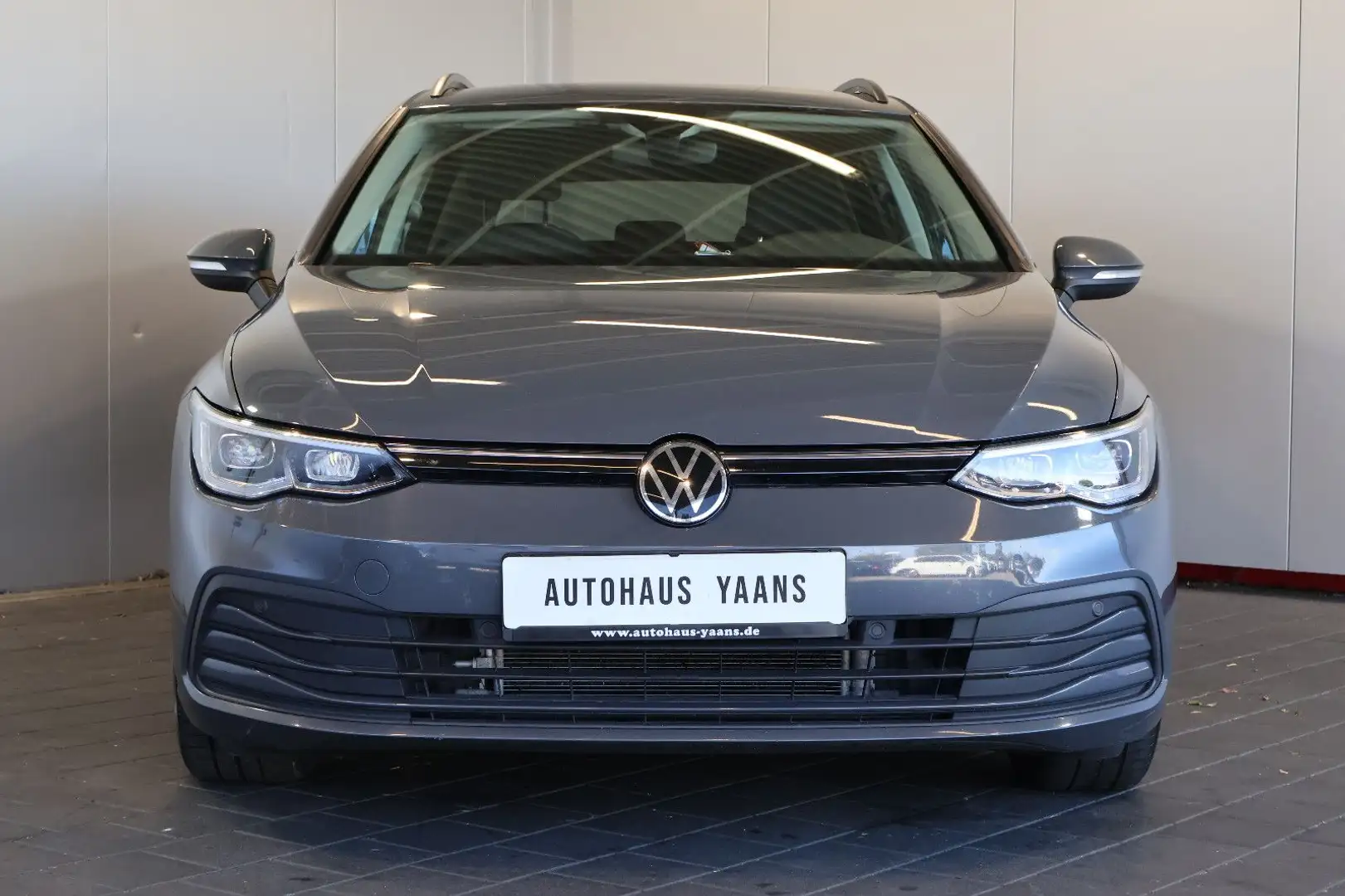 Volkswagen Golf VIII 2.0 TDI Life AID+ACC+KAM+LED+MEM+AHK Grau - 2