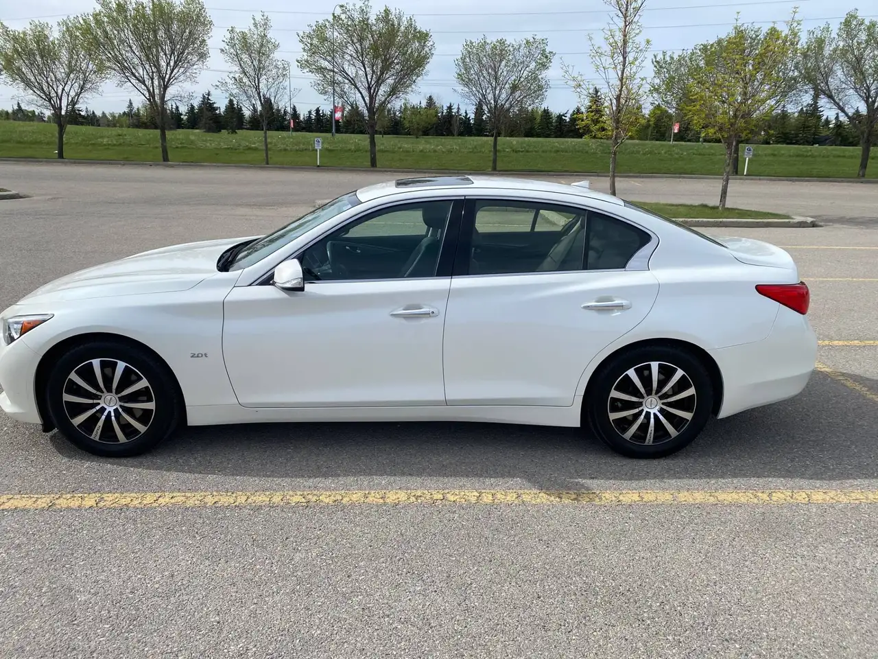 Infiniti Q50 снимка Infiniti Q50