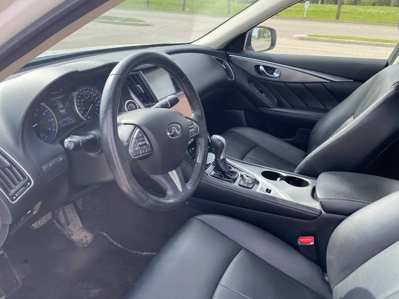 Infiniti Q50 снимка Infiniti Q50