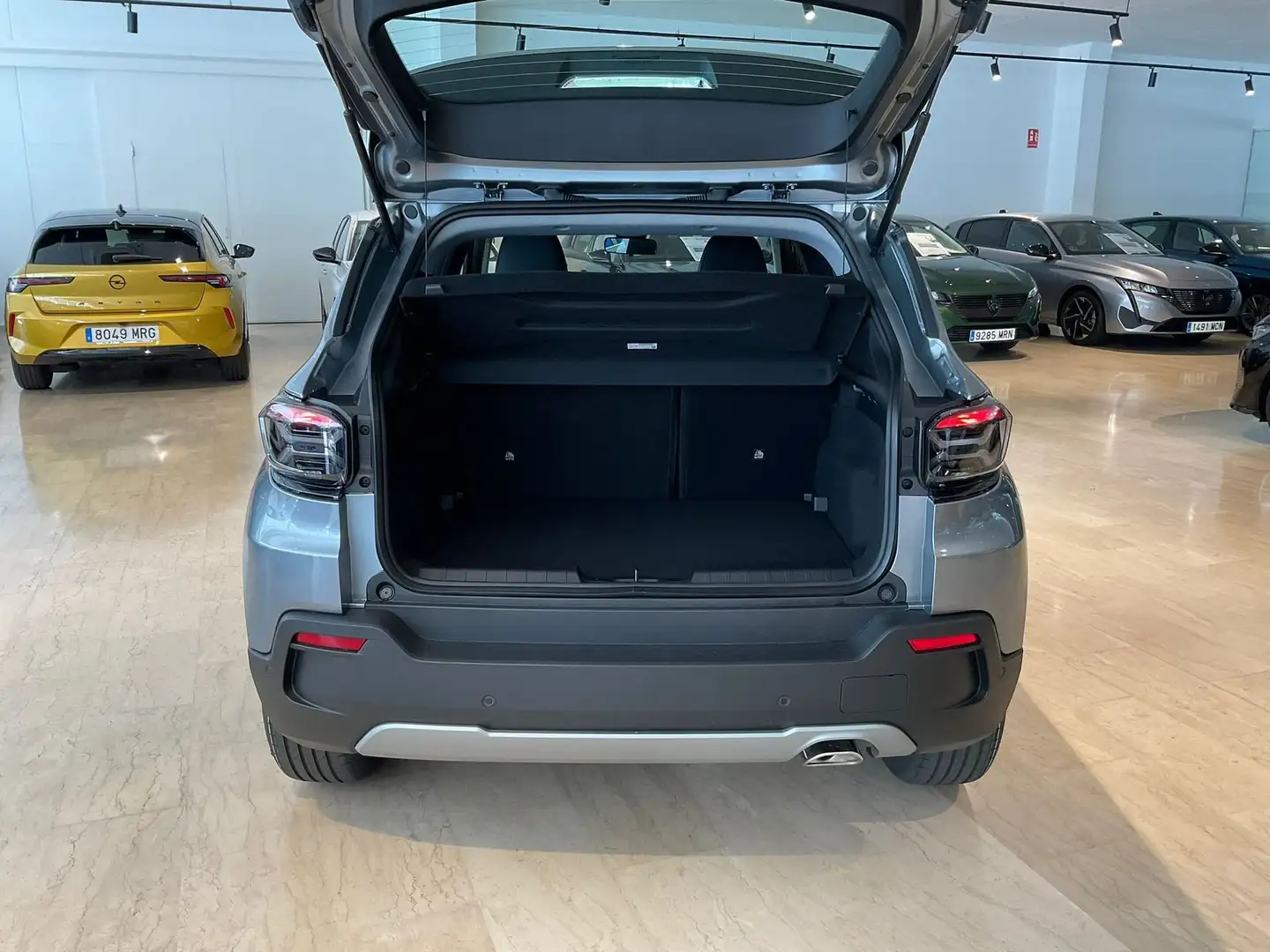 Jeep Avenger 1.2 Ehybrid Altitude 100 Gris - 2