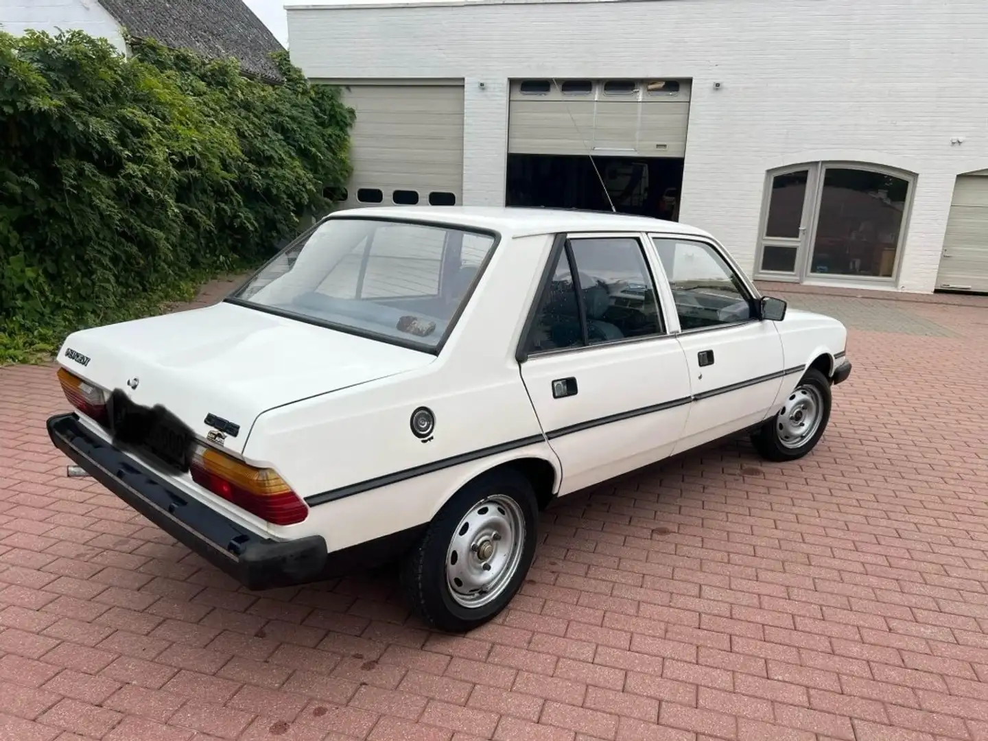 Peugeot 305 Bianco - 2