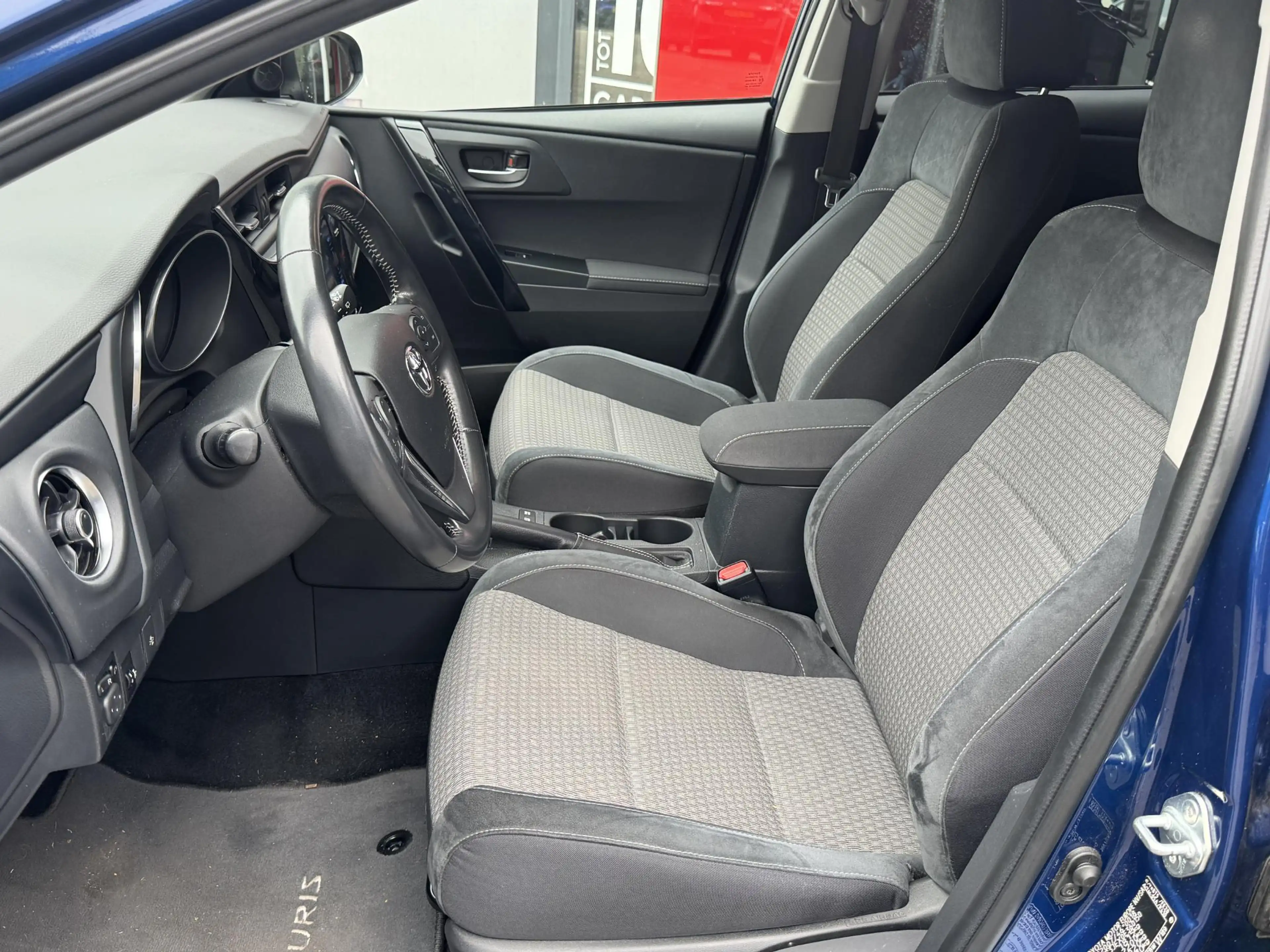 Toyota Auris 1.8 Hybrid Dynamic LUXE STOELEN CRUISECONTROL CLIM — photo 9