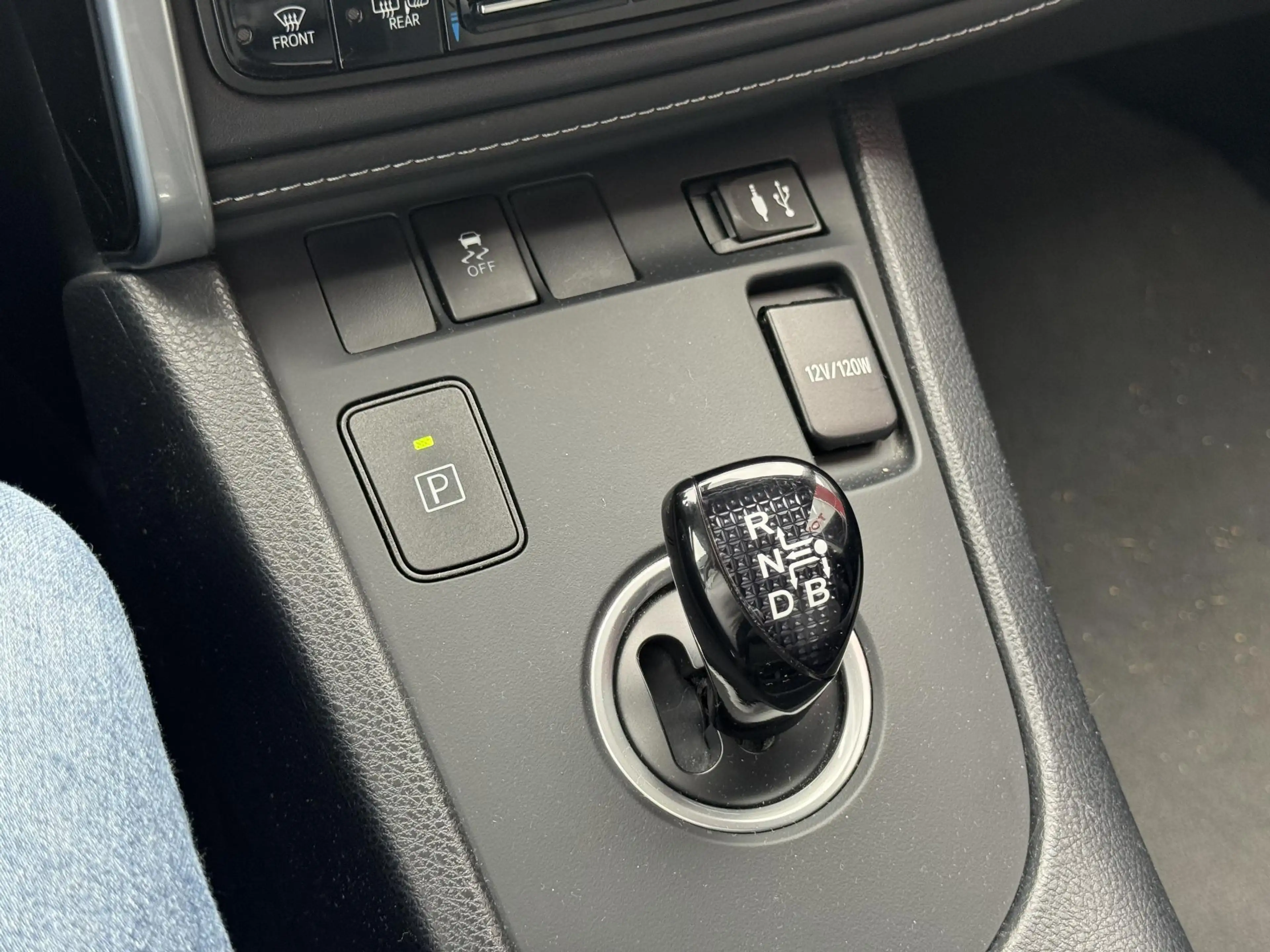 Toyota Auris 1.8 Hybrid Dynamic LUXE STOELEN CRUISECONTROL CLIM — photo 12