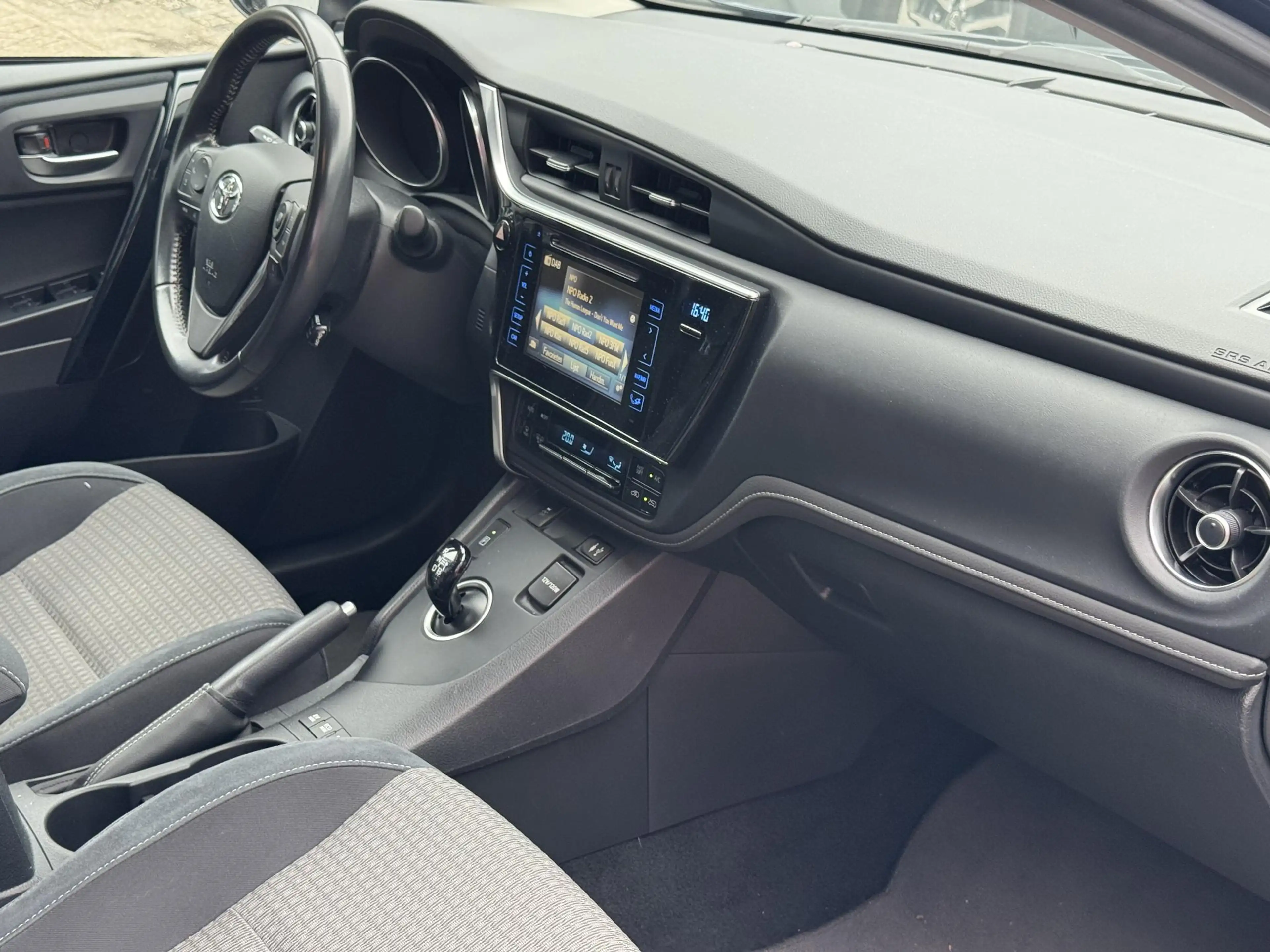 Toyota Auris 1.8 Hybrid Dynamic LUXE STOELEN CRUISECONTROL CLIM — photo 4