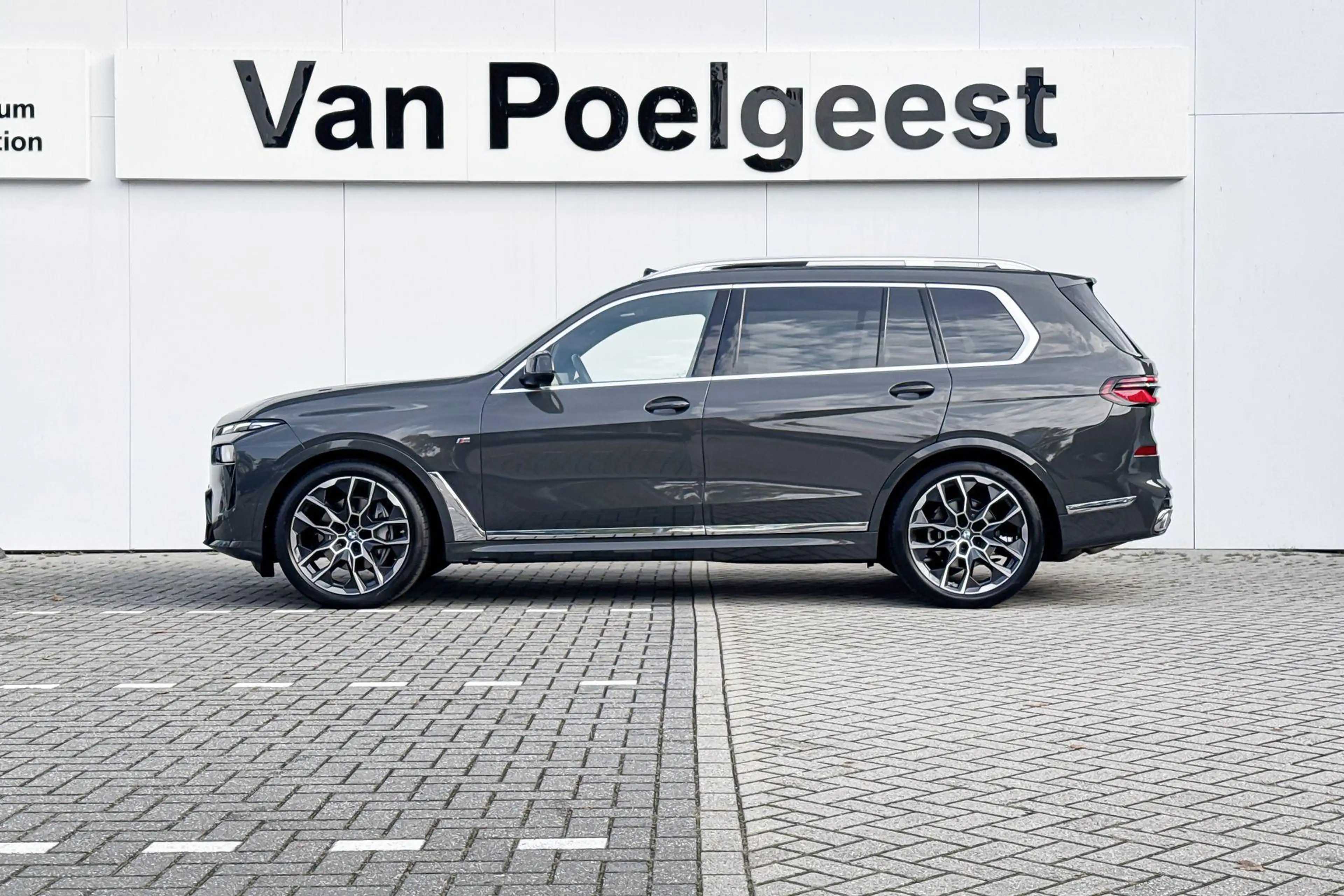 BMW X7 xDrive40i | M Sport | Exclusive Pack | Driving Ass — photo 2