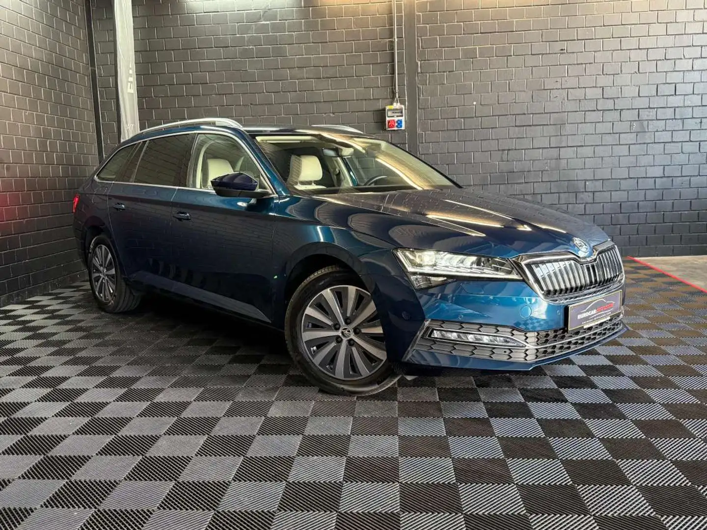 Skoda Superb iV Estate Style 1.4 217cv DSG6 Bleu - 2