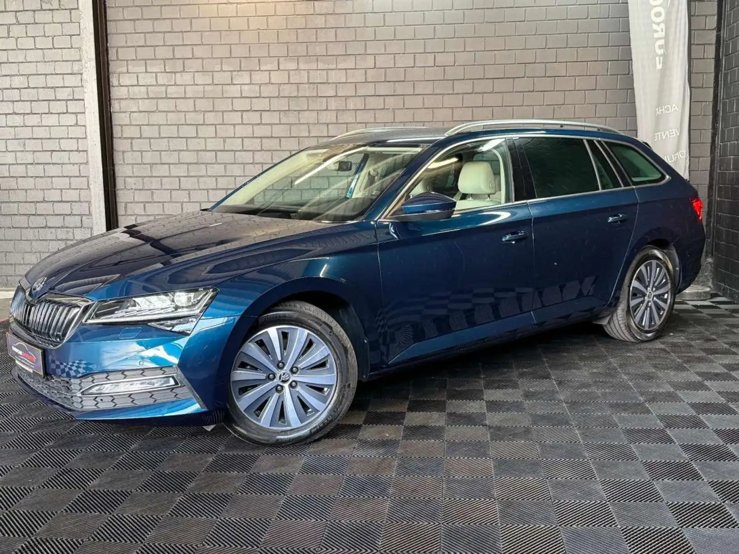 Skoda Superb iV Estate Style 1.4 217cv DSG6 Bleu - 1
