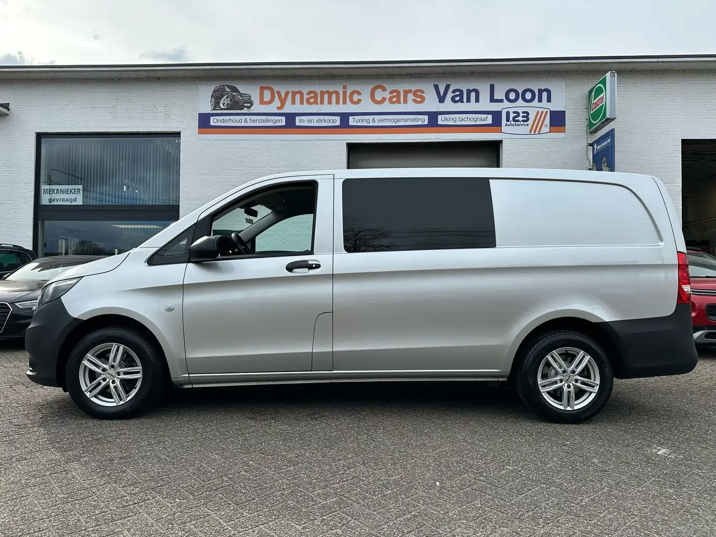 Mercedes-Benz Vito 116Cdi DubbelCabine Carplay Camera Automaat Leer Zilver - 2