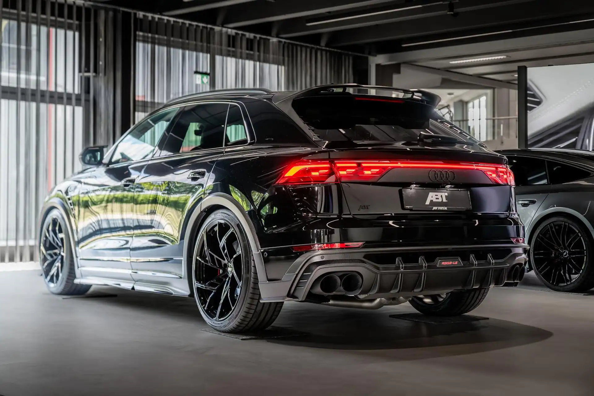 아우디 RSQ8 4.0 TFSI 2026 네이비 사진 4
