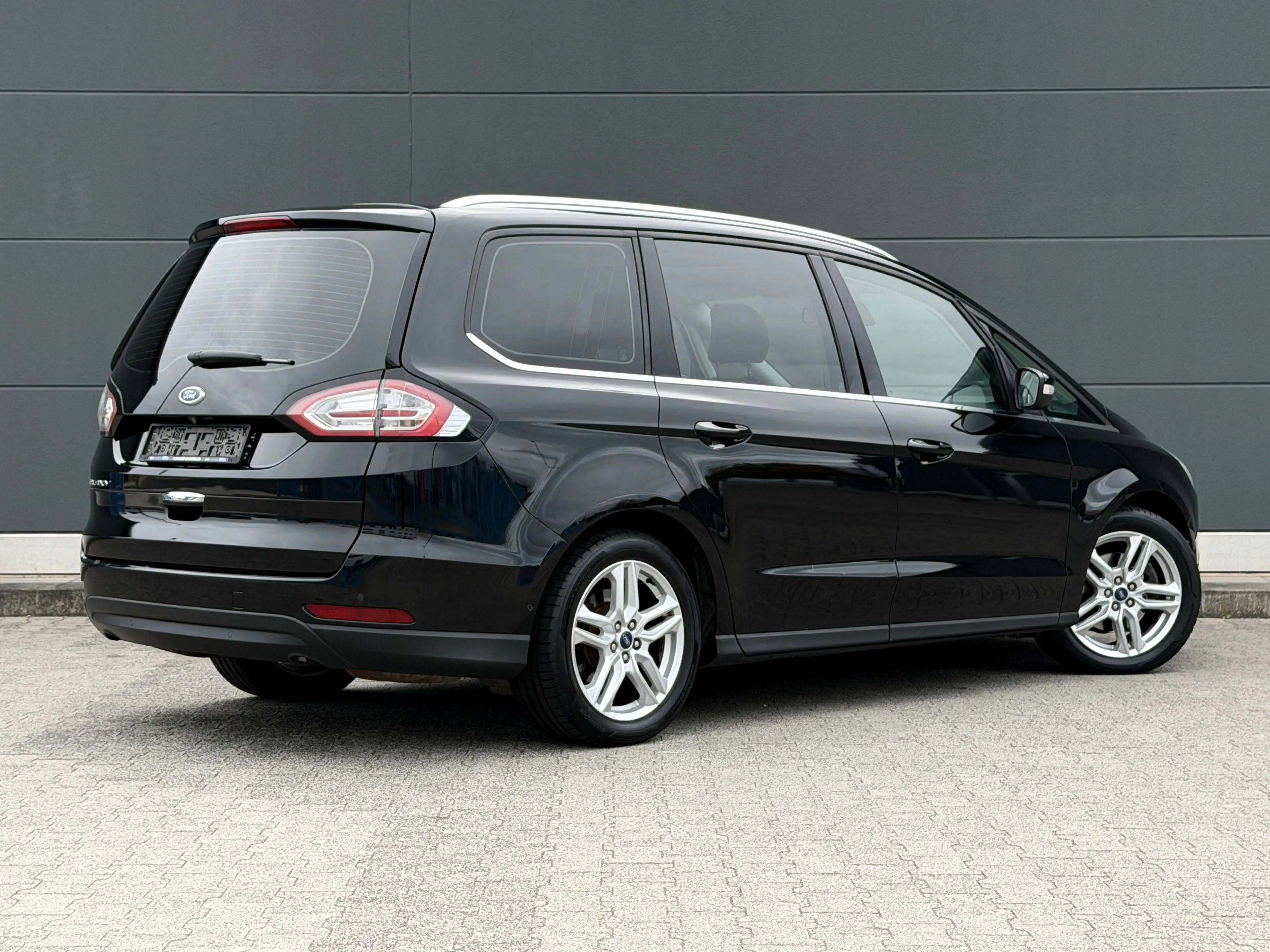 Ford Galaxy Titanium *7 Sitze* Panorama Standheizung Memory Sitze Leder TOP Zustand — photo 2