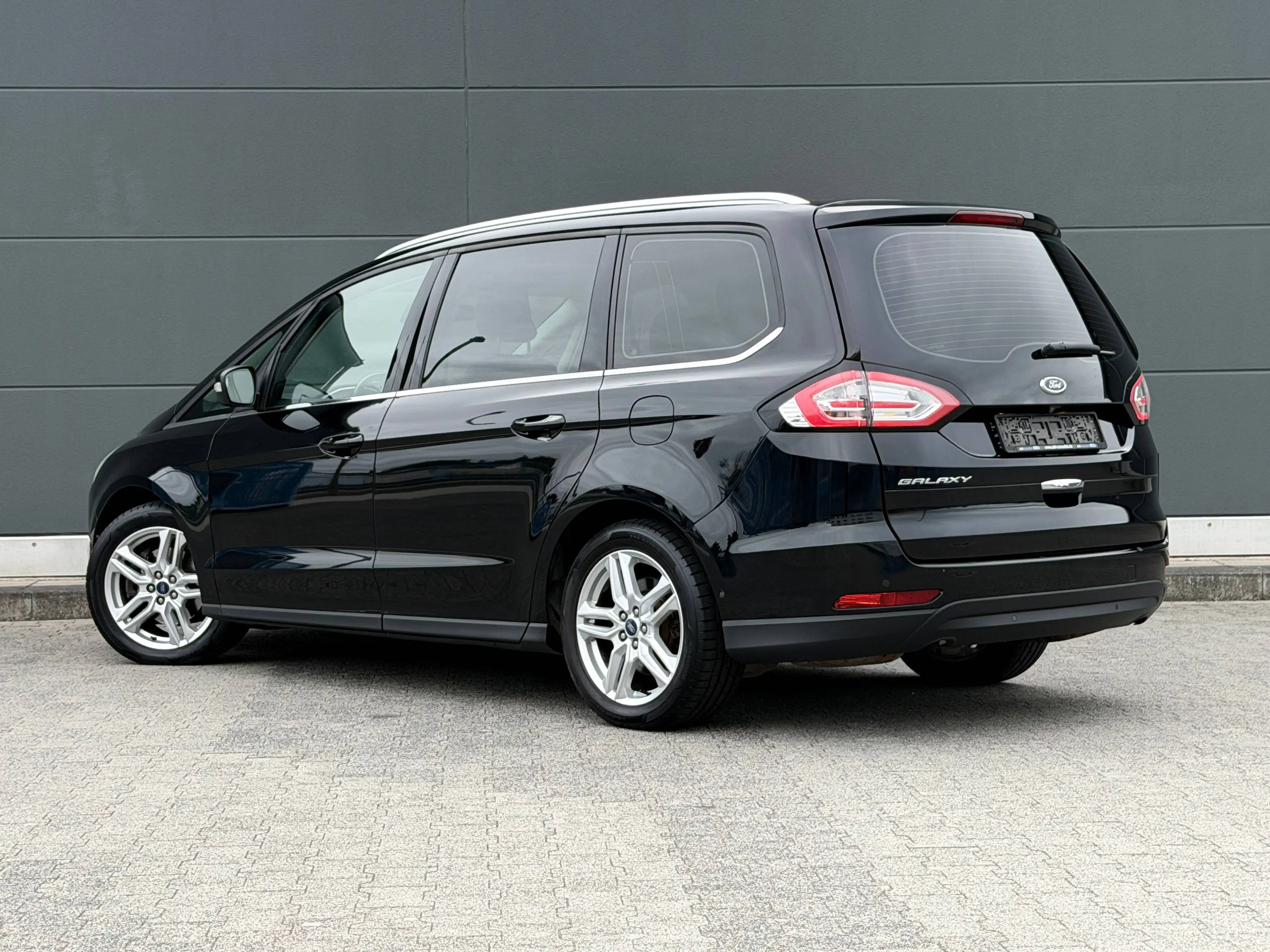 Ford Galaxy Titanium *7 Sitze* Panorama Standheizung Memory Sitze Leder TOP Zustand — photo 4
