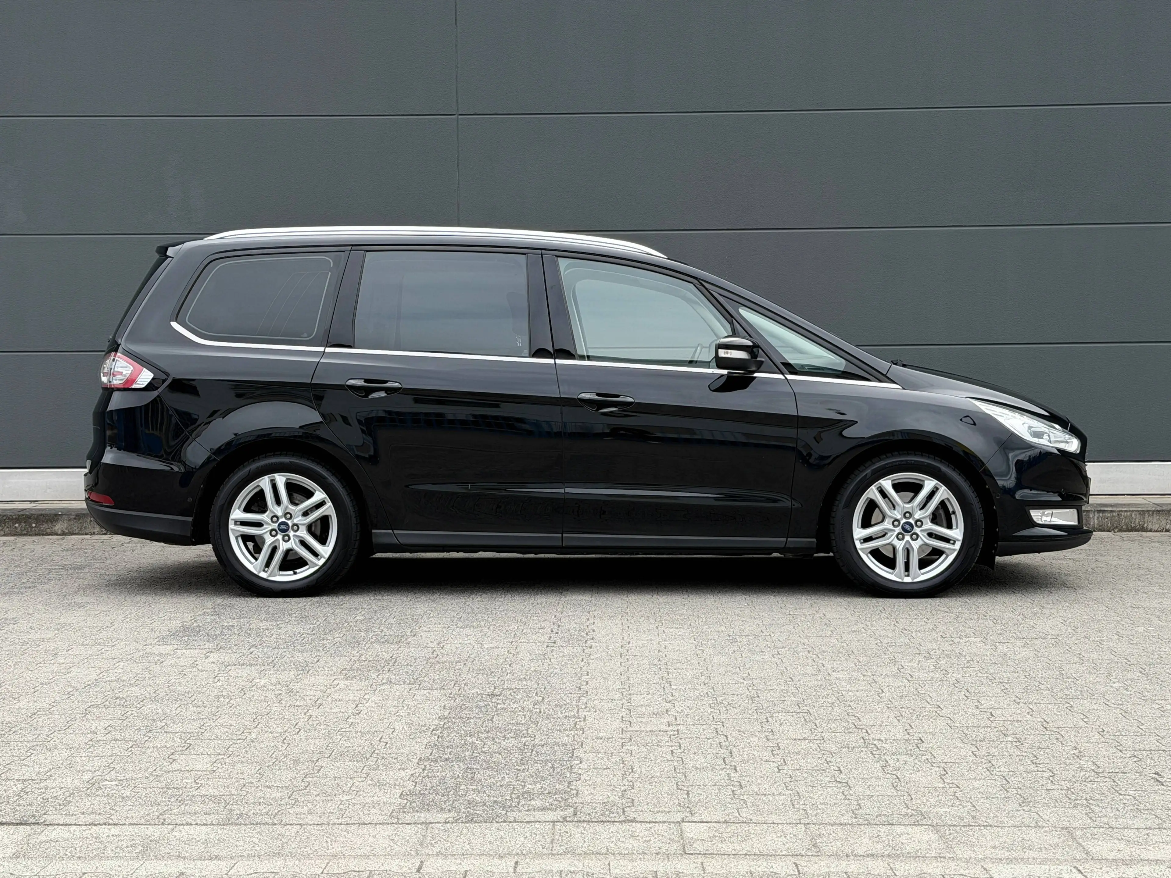 Ford Galaxy Titanium *7 Sitze* Panorama Standheizung Memory Sitze Leder TOP Zustand — photo 11