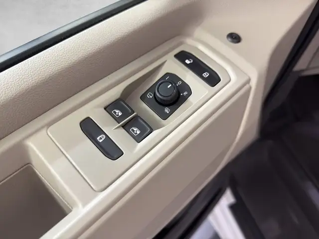 Volkswagen Multivan view 13