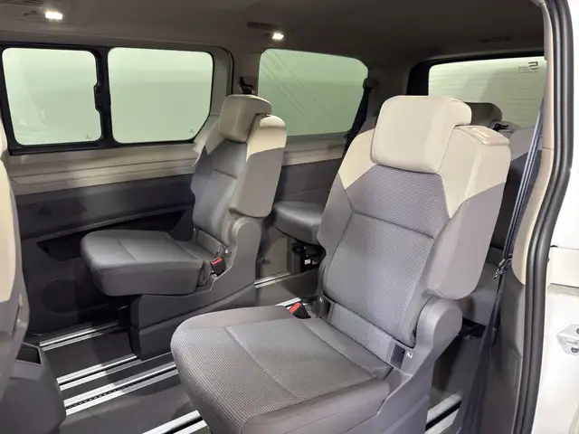 Volkswagen Multivan view 14