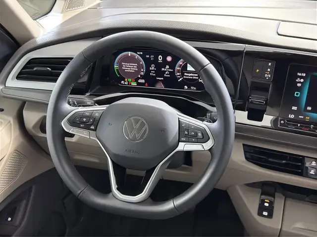 Volkswagen Multivan view 8