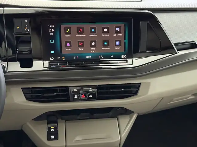 Volkswagen Multivan view 11
