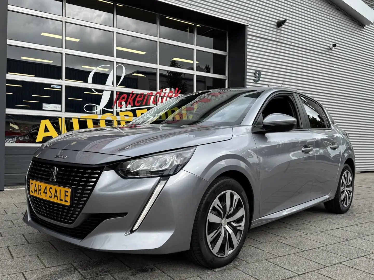Peugeot 208 1.2 PureTech Active Pack - Apple CarPlay / Navigat Gris - 1