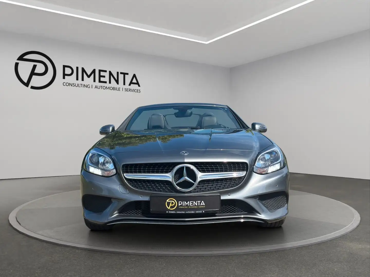 Mercedes-Benz SLC 180 Roadster*AUTOMATIK*NAVI*EINPAR V+H*LEDER Šedá - 2