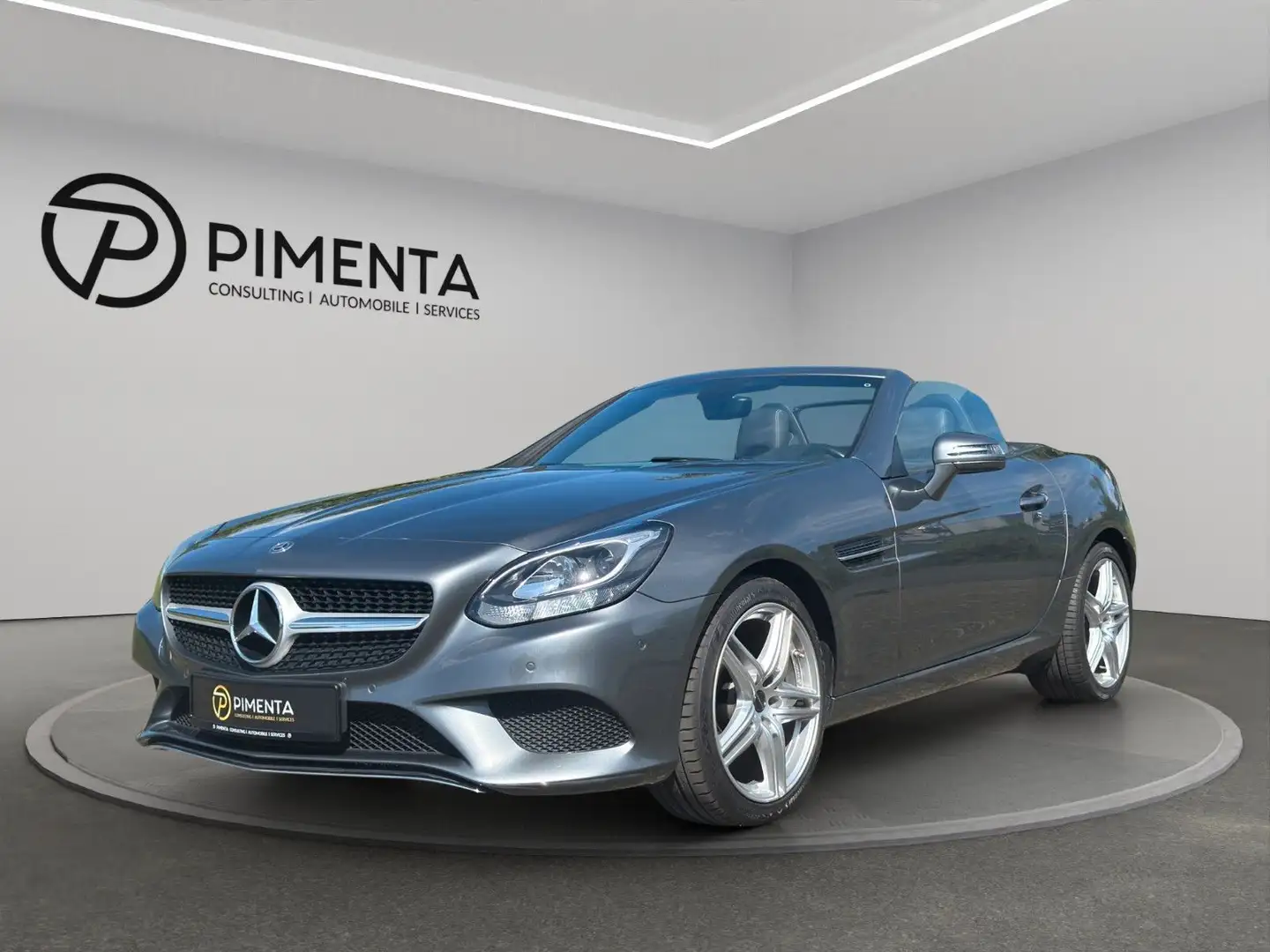 Mercedes-Benz SLC 180 Roadster*AUTOMATIK*NAVI*EINPAR V+H*LEDER Šedá - 1