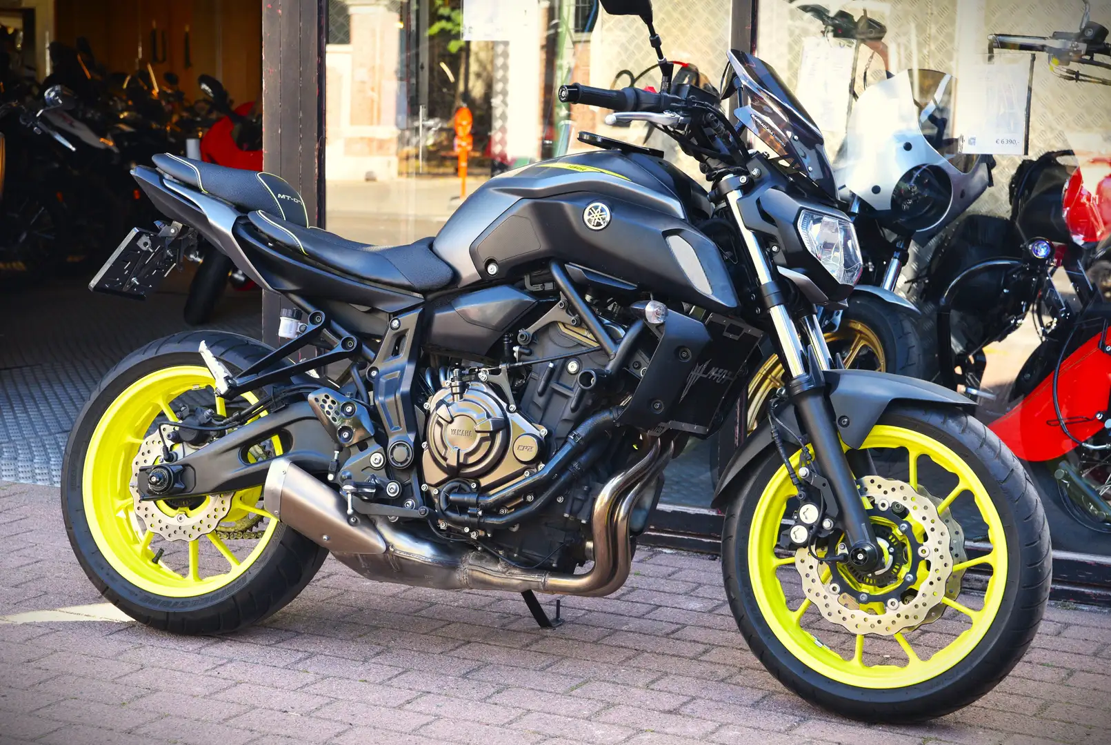 Yamaha MT-07 ***MOTO VERTE*** Gris - 1