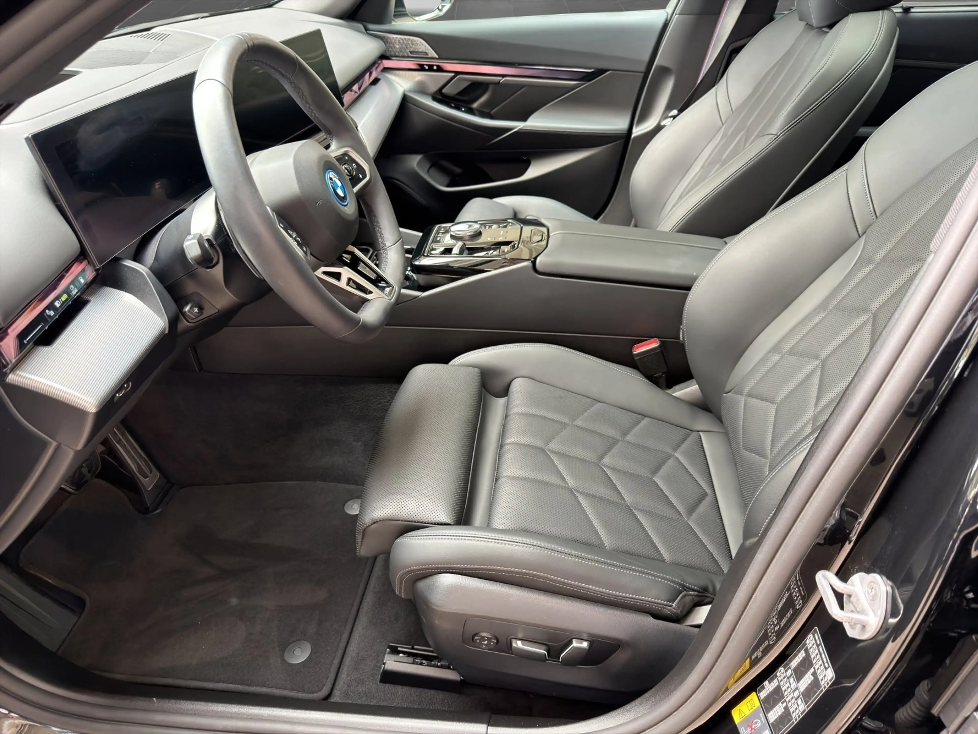BMW 550 e xDrive Touring M Sport Pro/DAPro/B&W/PA+ — photo 11