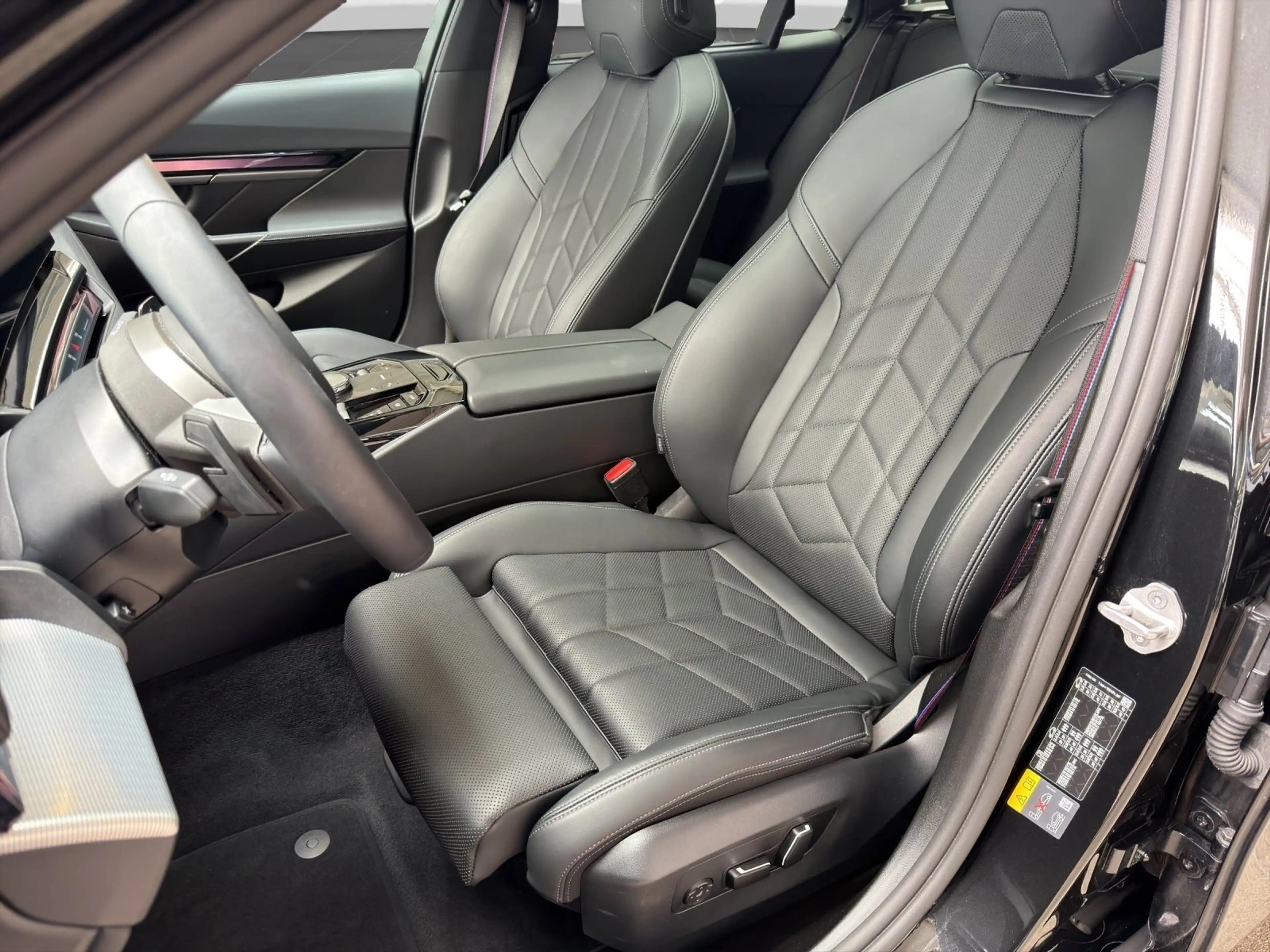 BMW 550 e xDrive Touring M Sport Pro/DAPro/B&W/PA+ — photo 13