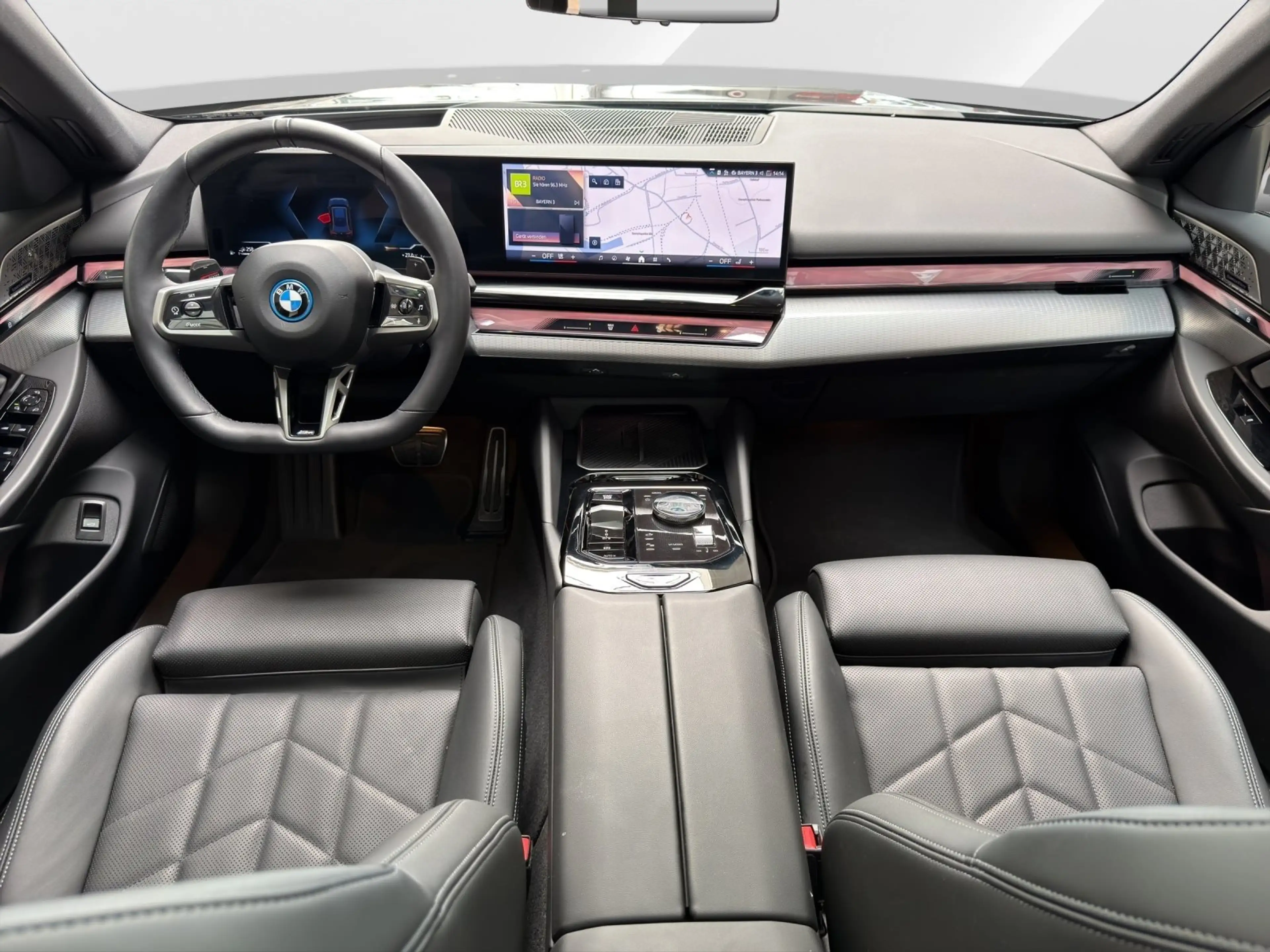 BMW 550 e xDrive Touring M Sport Pro/DAPro/B&W/PA+ — photo 9