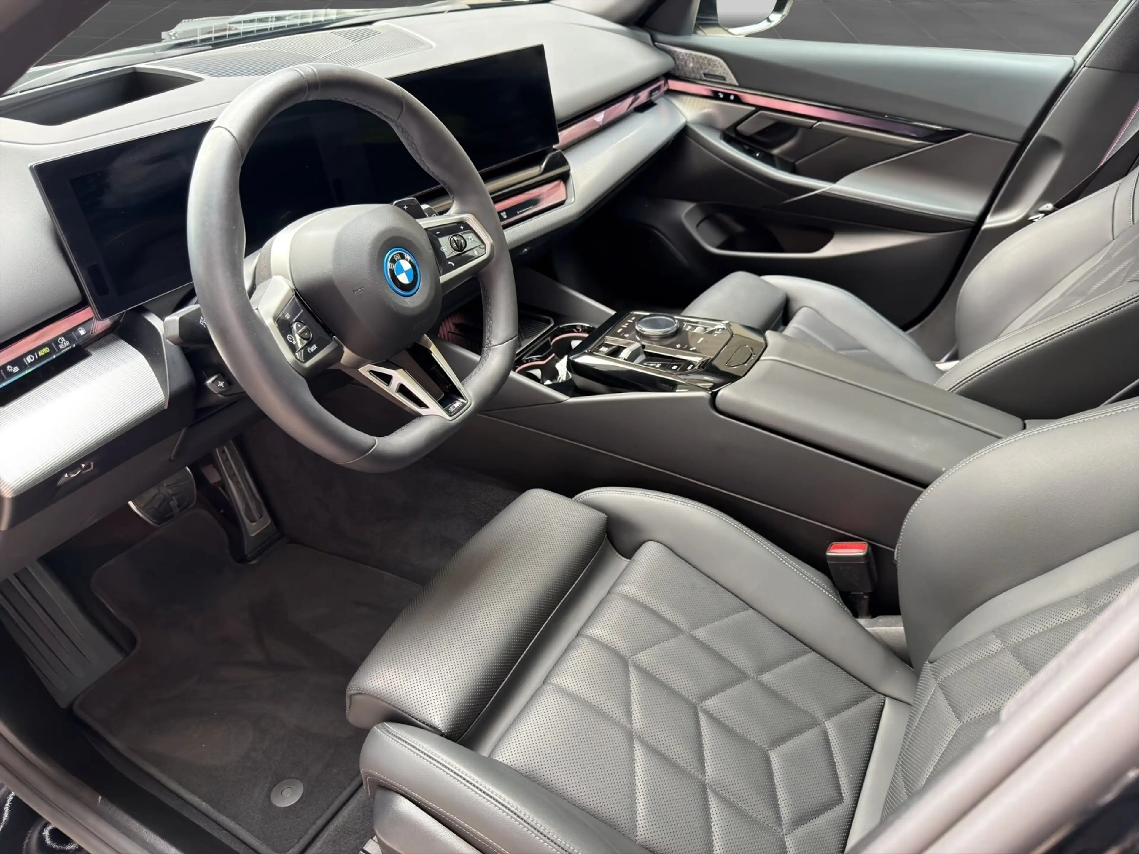BMW 550 e xDrive Touring M Sport Pro/DAPro/B&W/PA+ — photo 10
