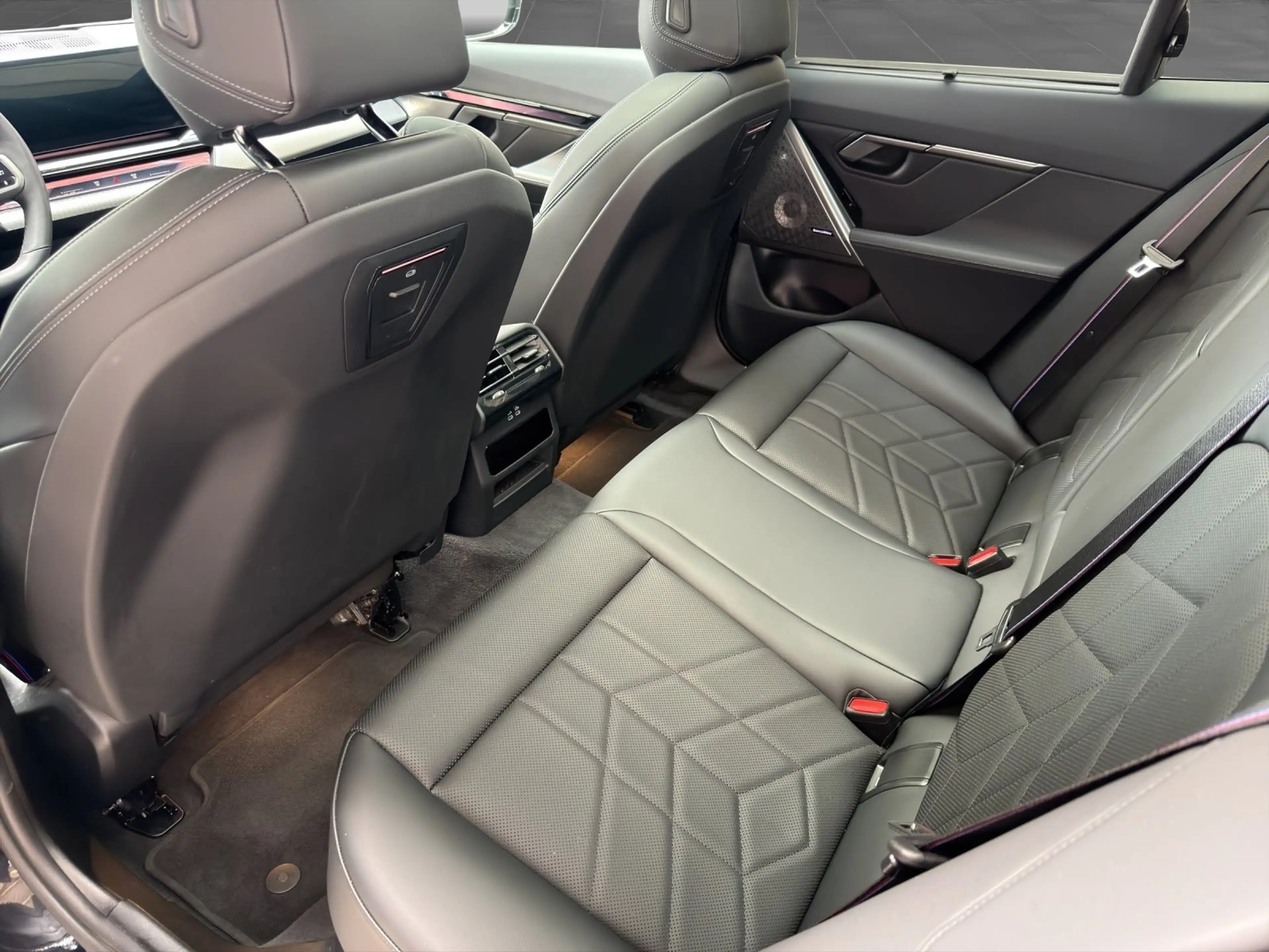 BMW 550 e xDrive Touring M Sport Pro/DAPro/B&W/PA+ — photo 14