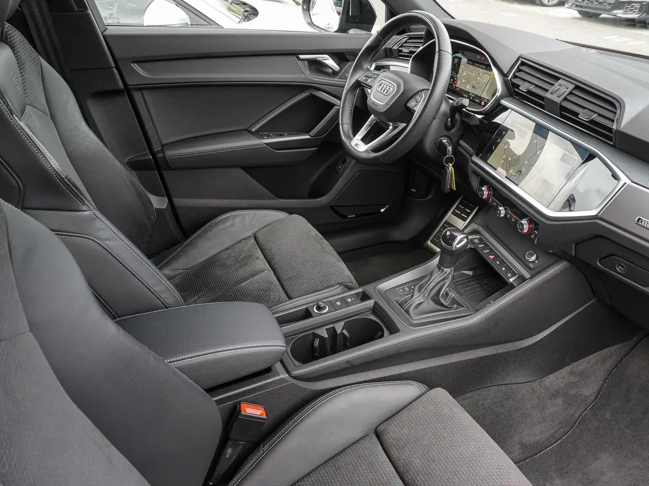 Audi Q3, фото 8