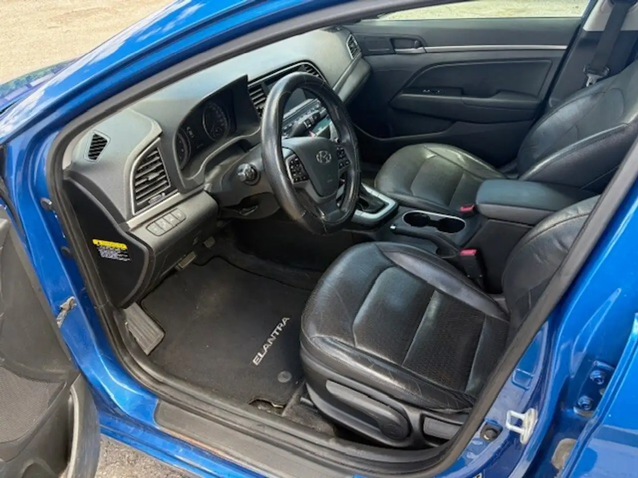 Hyundai ELANTRA снимка Hyundai ELANTRA