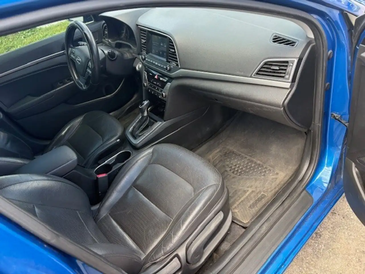 Hyundai ELANTRA снимка Hyundai ELANTRA