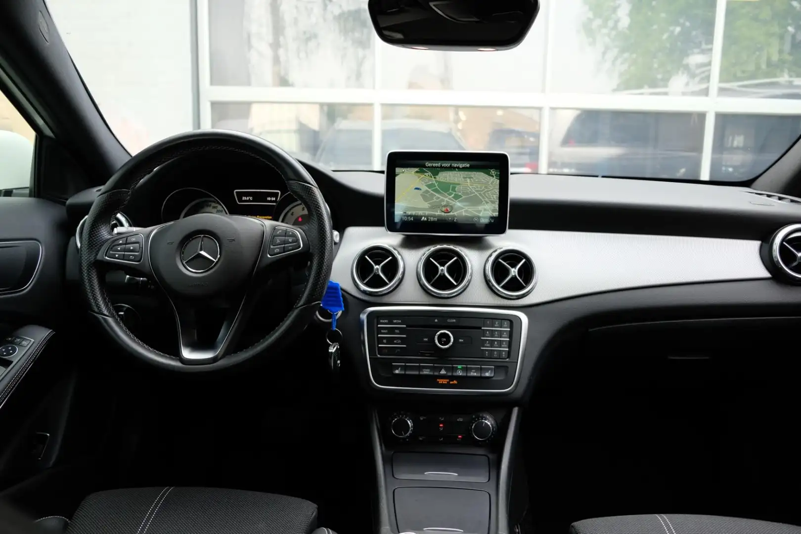 Mercedes-Benz GLA 200 Ambition |66.170km| **Camera/Navigatie/156pk** NIE Bianco - 2