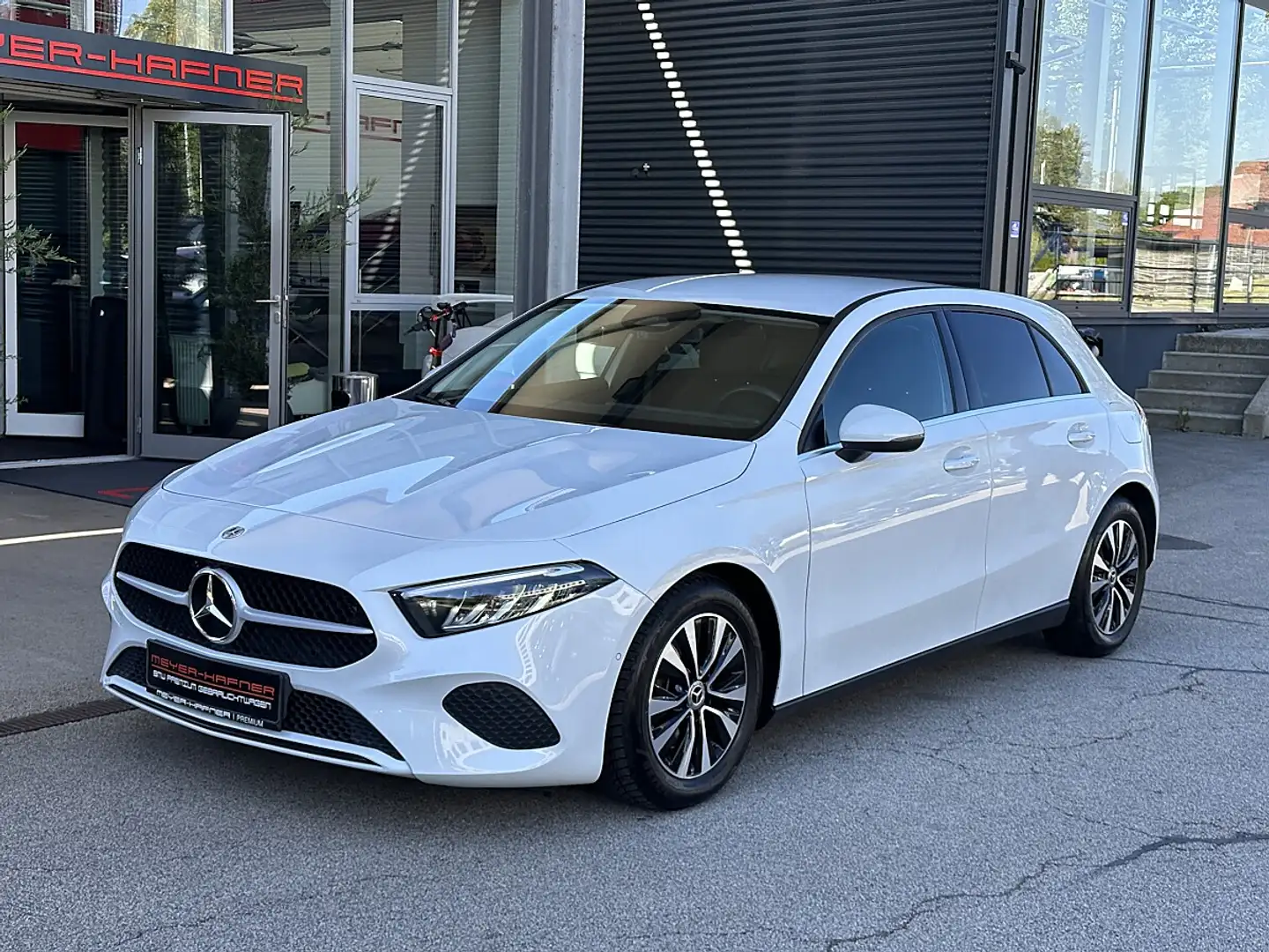 Mercedes-Benz A 180 Aut. Weiß - 1
