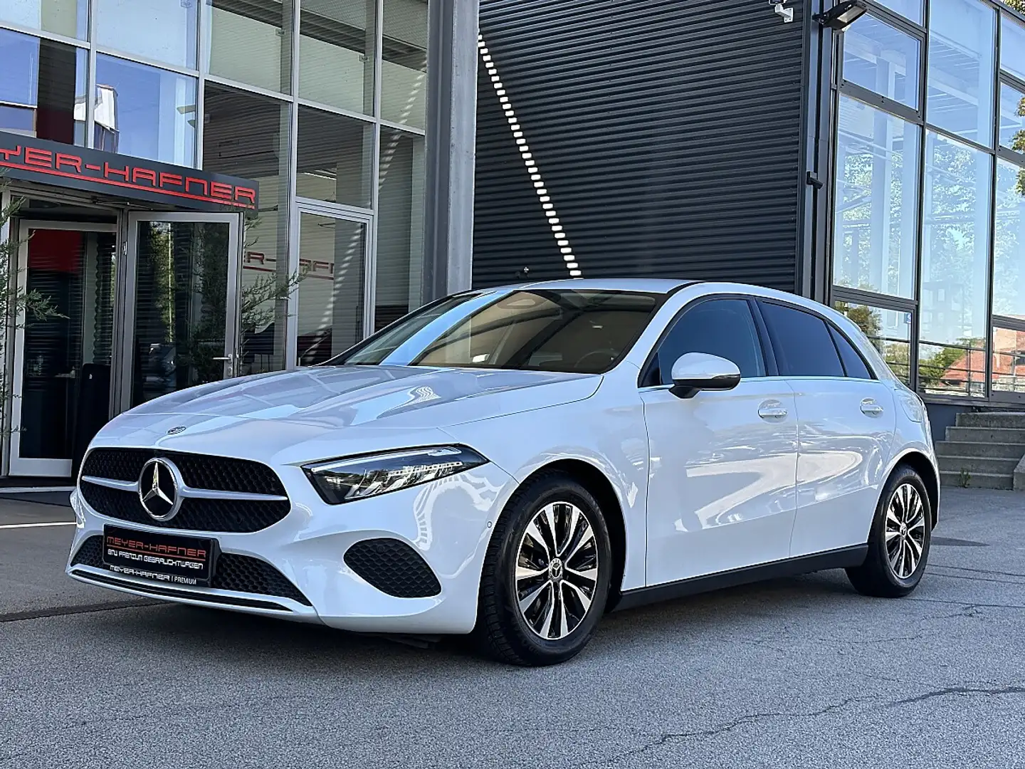 Mercedes-Benz A 180 Aut. Weiß - 2