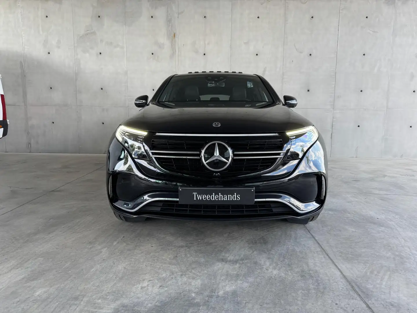 Mercedes-Benz EQC 400 4MATIC AMG LINE + CARPLAY + HEAD UP + BURMESTER + Noir - 2