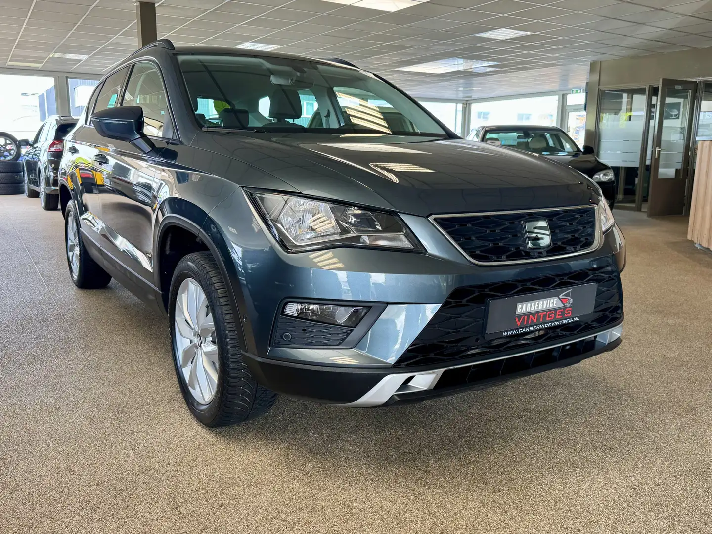 SEAT Ateca 1.0 EcoTSI Style Navi, PDC, Elec/Trekhaak, L/m vel Grijs - 2