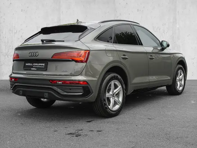 Audi Q5 view 4