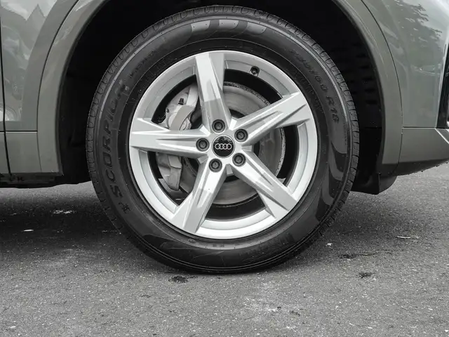 Audi Q5 view 7